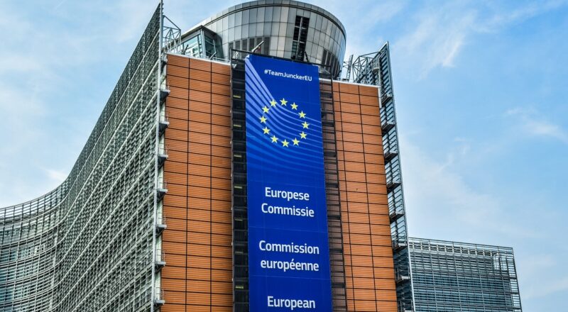 IA : nouvelles règles strictes en Europe dès février 2025